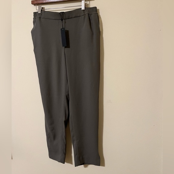 👖Anthropologie pull on trousers in olive - Picture 2 of 8